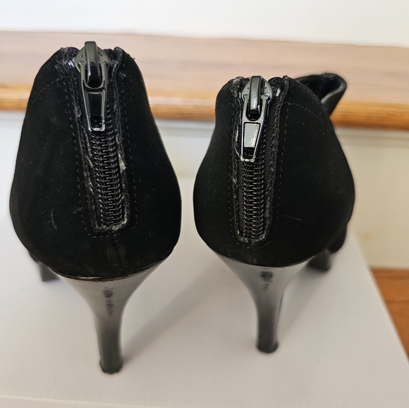 Womens Low Cut Boots by Kenneth Cole-Unlisted; Black Suede, Size: 8.5 M - Picture 2 of 10